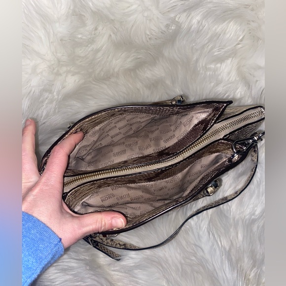 MK MICHAEL KORS PYTHON SNAKESKIN CROSSBODY PURSE- WALLET NOT INCLUDED - Picture 5 of 15